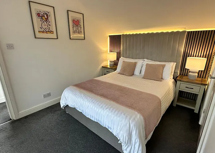 Waterside Mufc & Trafford Centre Townhouse 4 Bedroom Free Parking