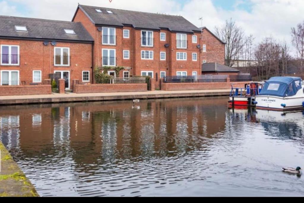 Waterside Mufc & Trafford Centre Townhouse 4 Bedroom Free Parking Apartment Manchester